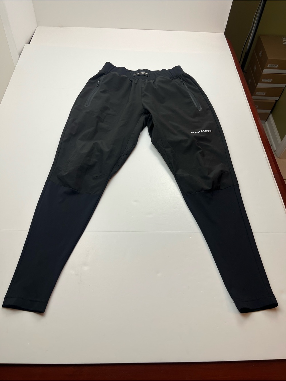 Alphalete Infinity Mens Medium Black Jogger Pants Elastic Waist Lightweight FLAW